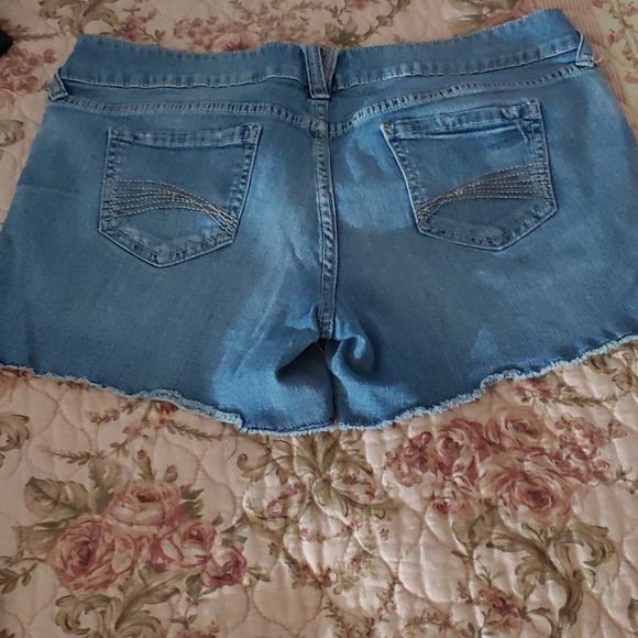 Decree cut off distressed shorts - Picture 2 of 7